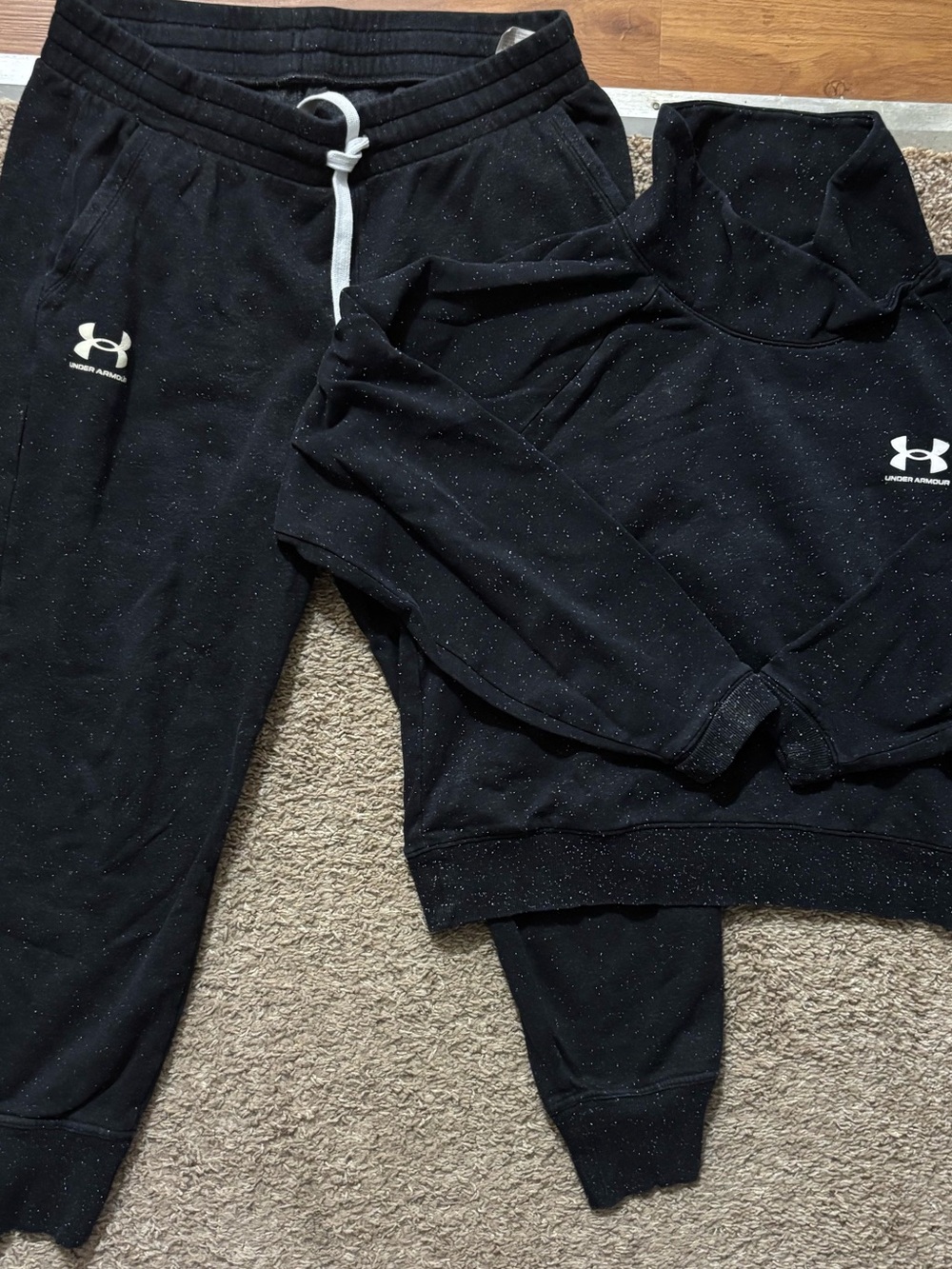 Under Armour Woman’s lg Black Speckled Hoodie & Joggers Capri Set Like New